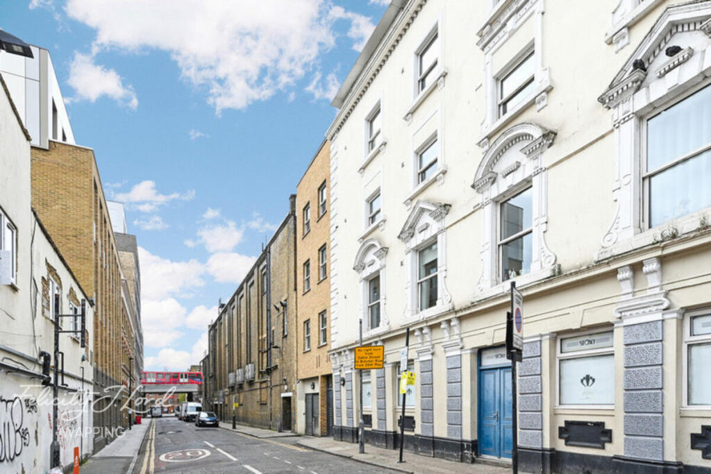 1-bed flat on Caroline Street, London E1, £250,000
