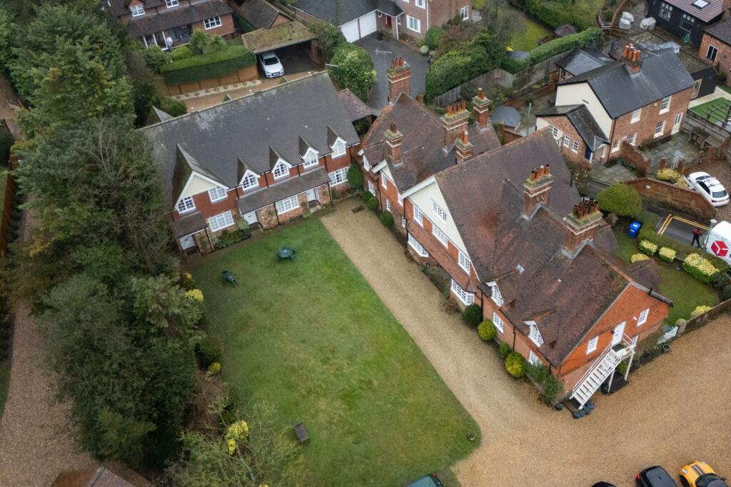 Main image of property: Chiltern Manor Flats, Backsideans, Wargrave, Berkshire RG10 8JR