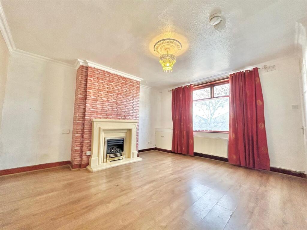 Broom Avenue, Leigh photo 3