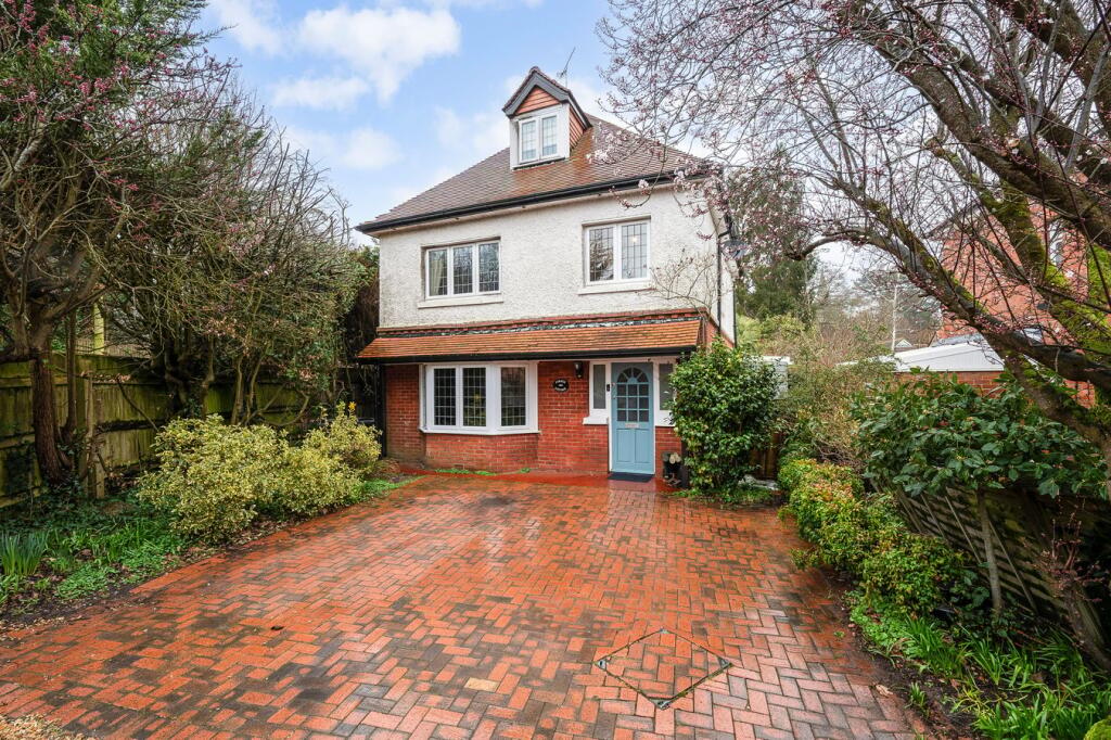 Main image of property: Shrubbs Hill Gardens, Lyndhurst, SO43