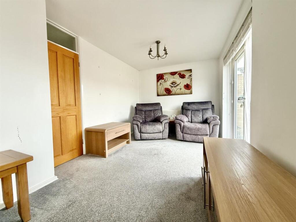 Lacy Close, Longlevens, Gloucester photo 2