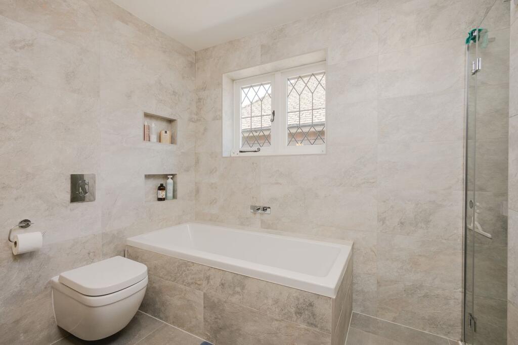 House in Kingston upon Thames - View 3