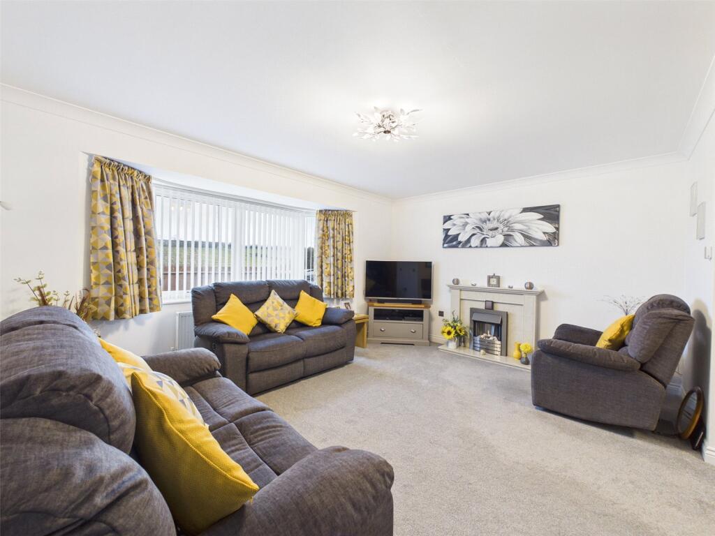 Swindon Lane, Cheltenham, Gloucestershire, GL50 photo 2