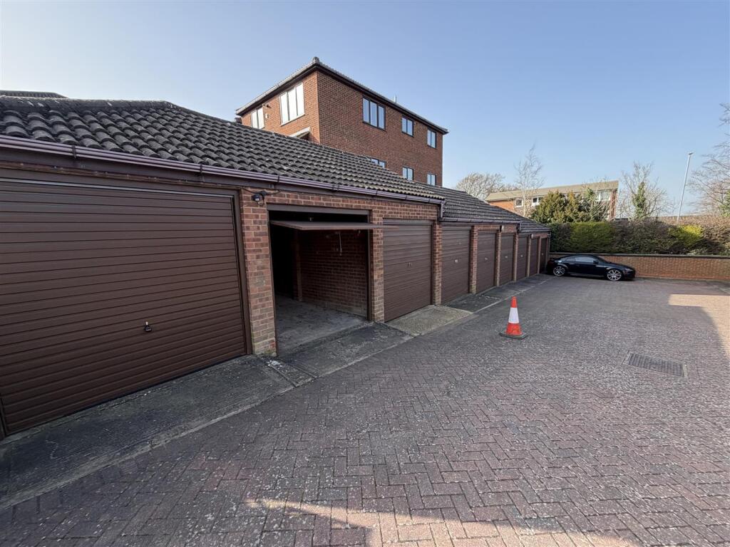 Whipsnade Road, West Dunstable photo 3