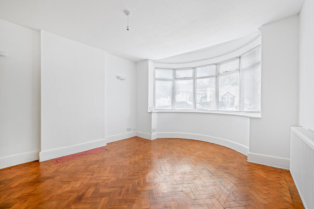 House in Sutton - View 4