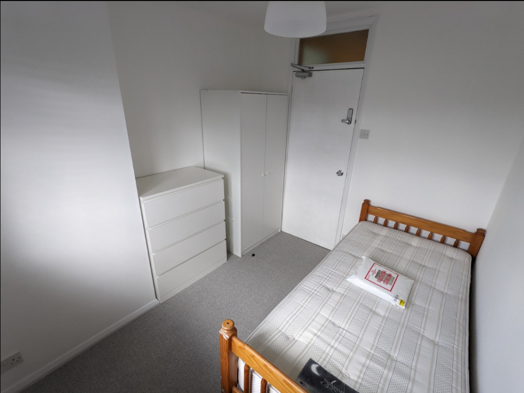 Main image of property: Kimbers Lane, Farnham, GU9