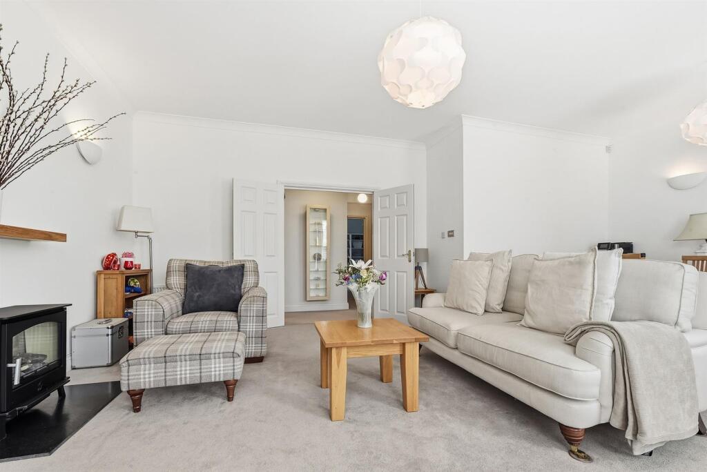 Apartment in Cheltenham, Ewens Farm, Fairview - View 4
