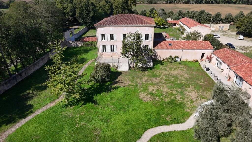 Main image of property: Poitou-Charentes, Charente-Maritime, Rochefort