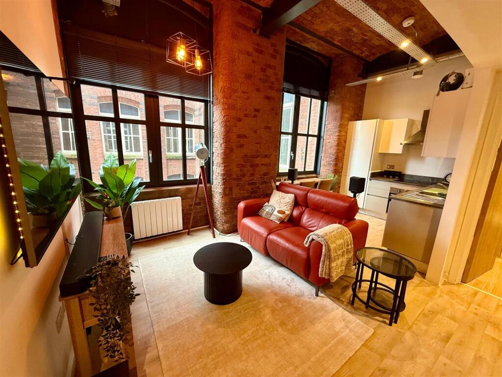 Apartment in Stockport, Greater Manchester - View 4