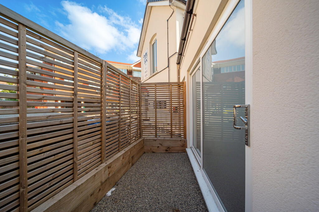 Apartment in Croydon - View 5