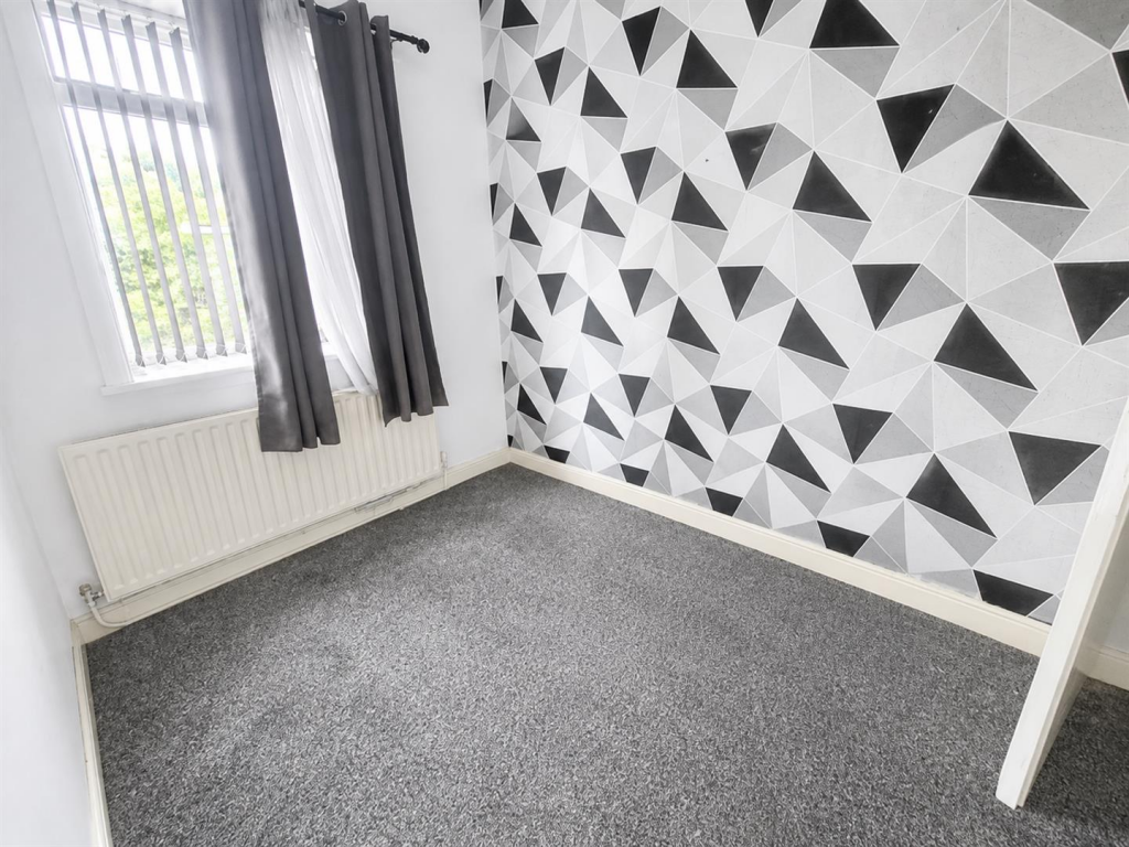 House in Oldham, Greater Manchester - View 5