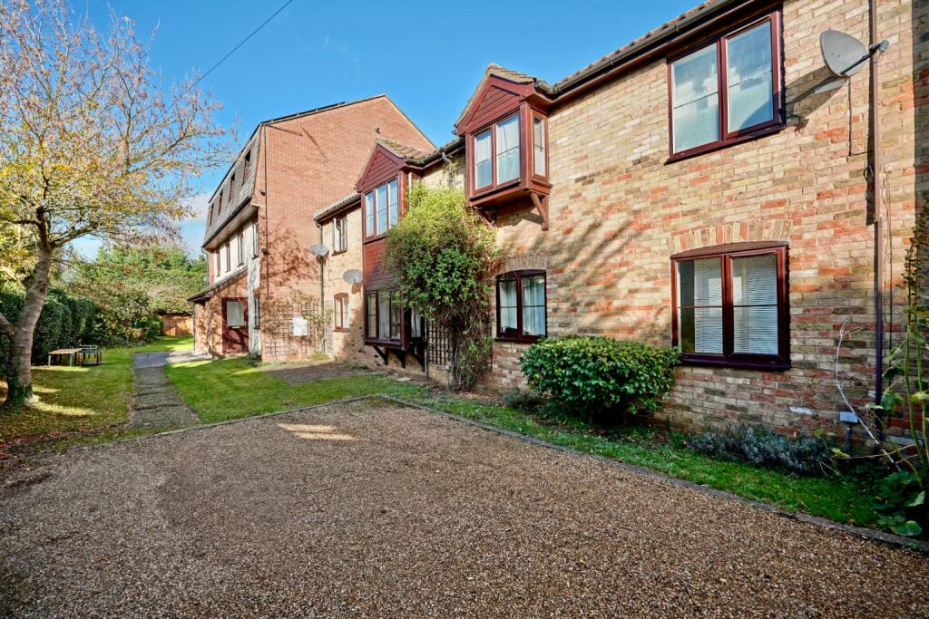 2-bed apartment on Darwood Court, St. Ives, Cambridgeshire, PE27, £190,000