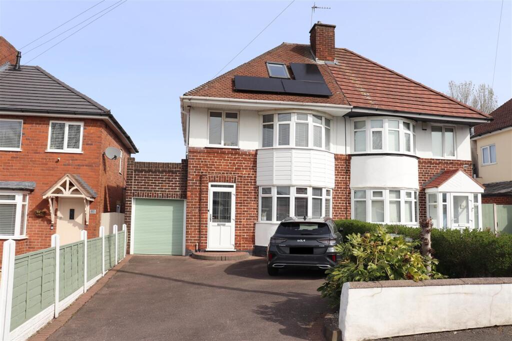 4-bed semi-detached on Leighswood Avenue, Aldridge, £369,950