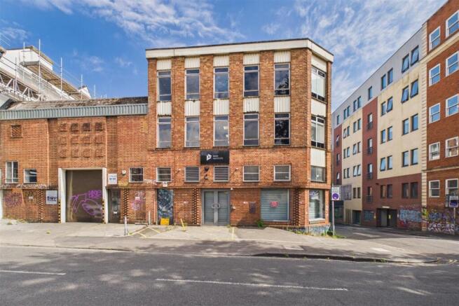 25 King Square, Stokes Croft, Bristol BS2 8JN | Fr