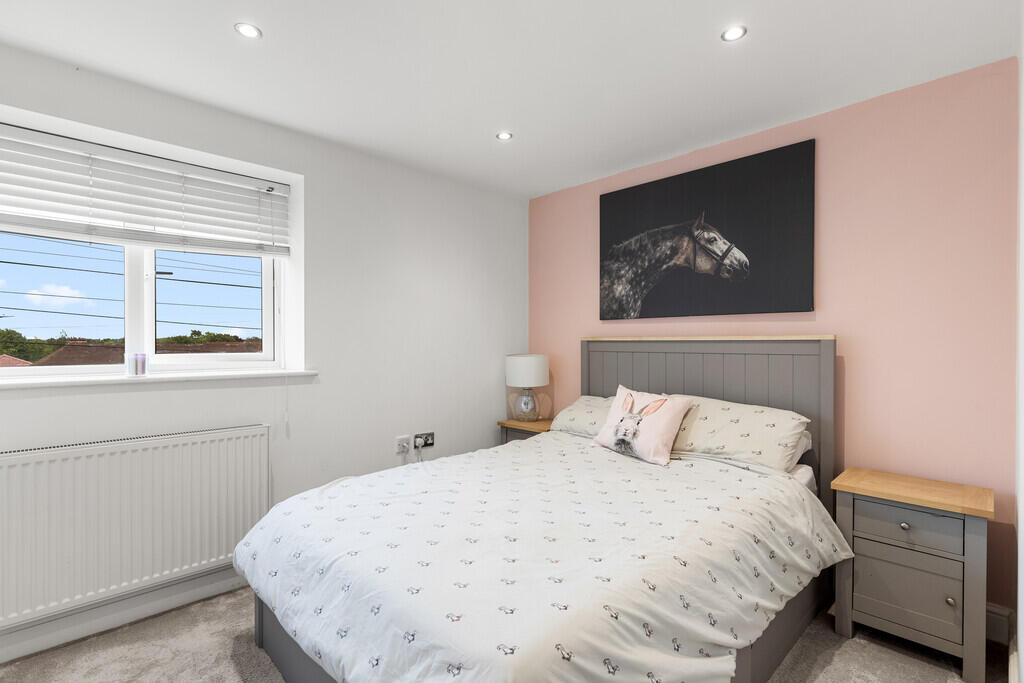 Apartment in Broxbourne, Hertfordshire - More