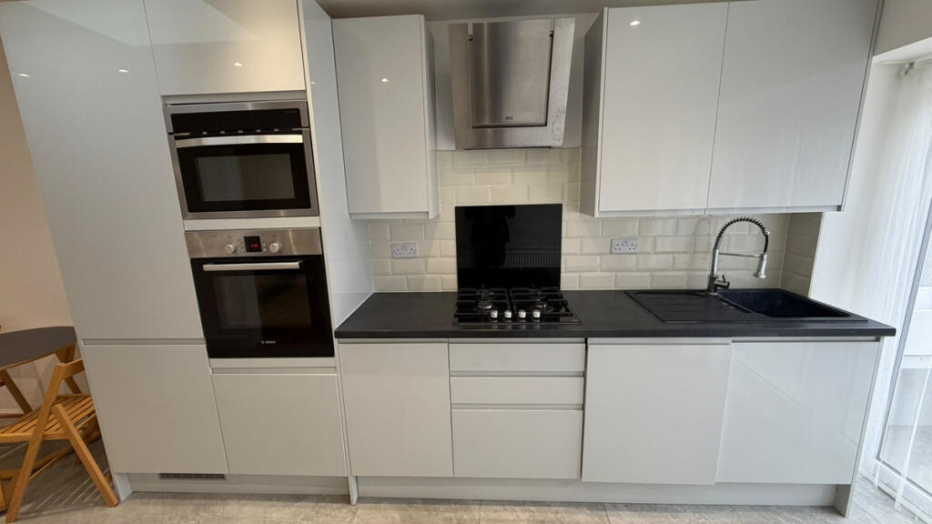 Apartment in London, Park Royal - View 5