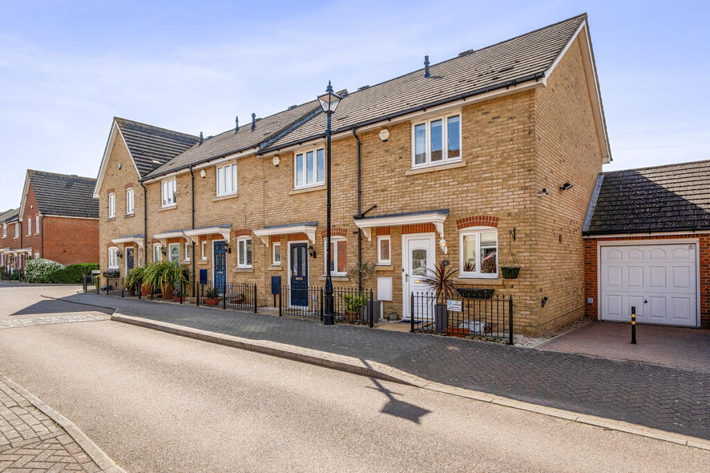 2-bed semi-detached on Oldfield Drive, Rochester, ME1, £300,000