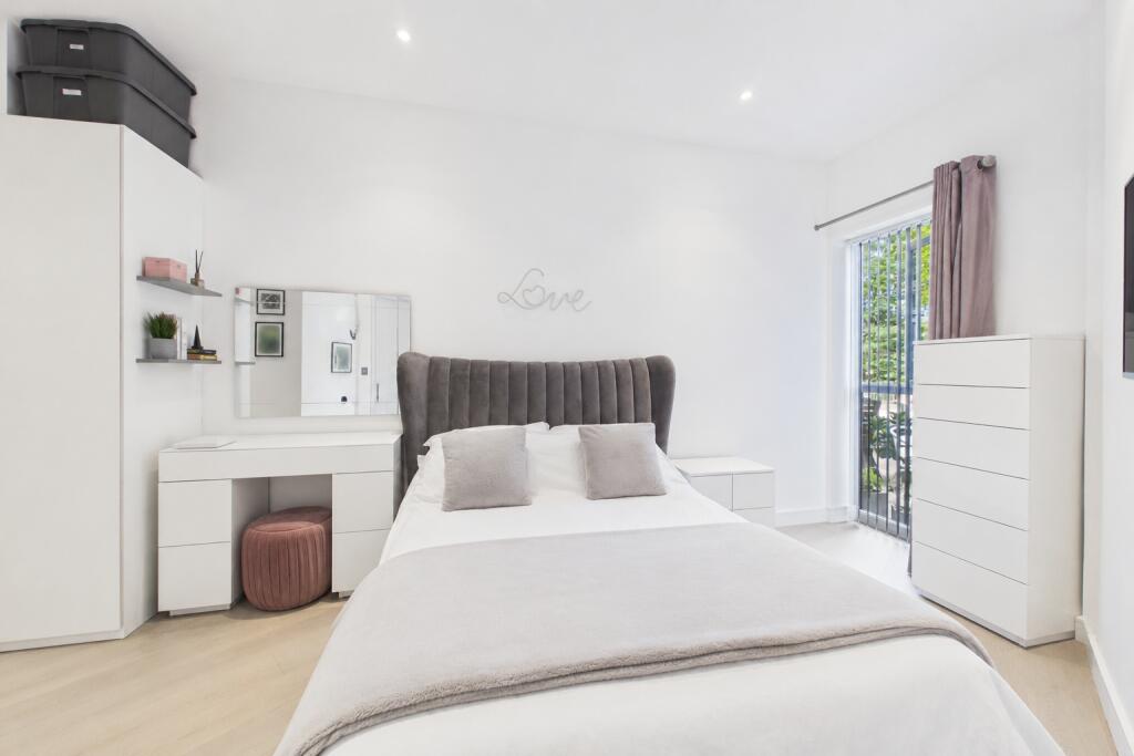 Apartment in Wokingham, Emmbrook - More