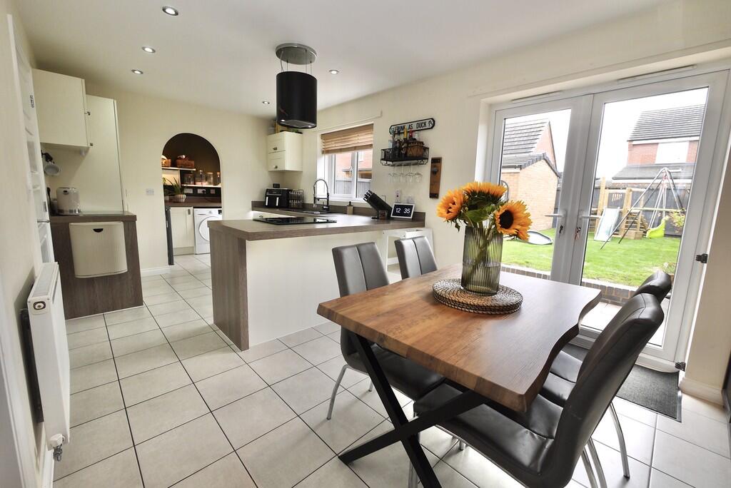 House in Doncaster, Rossington - View 3