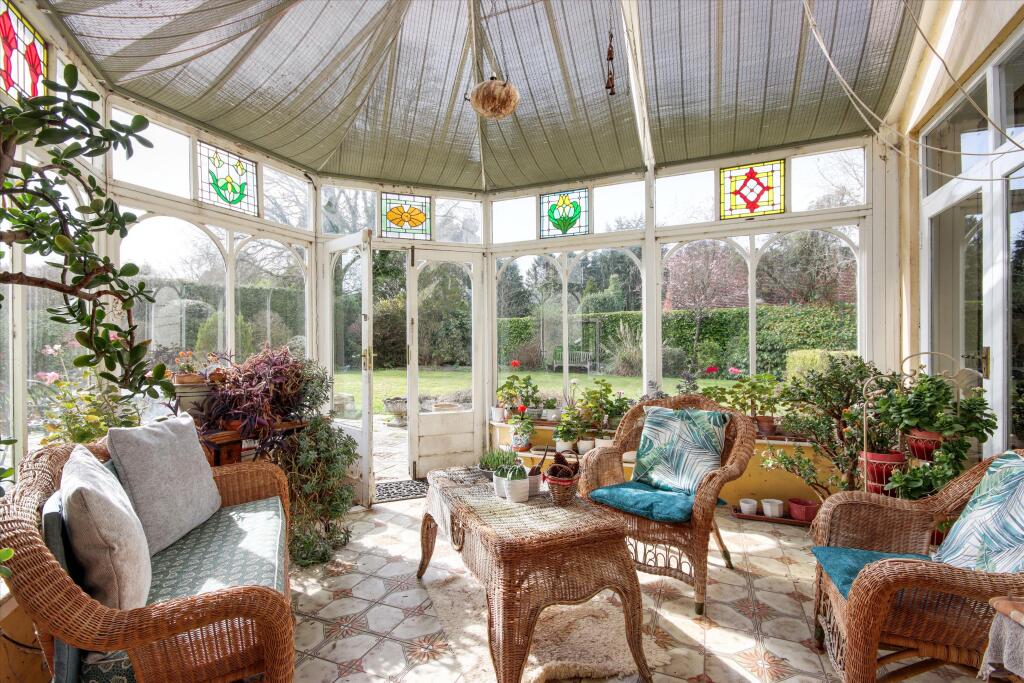 House in Sevenoaks, Halstead - More