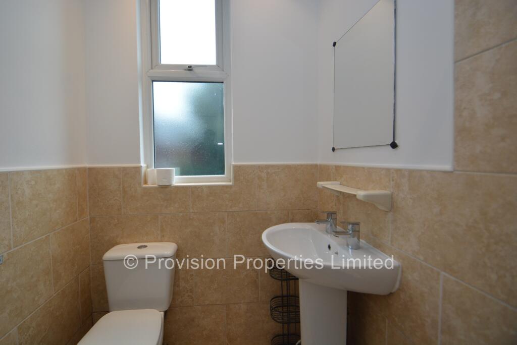 6 bedroom terraced house for rent