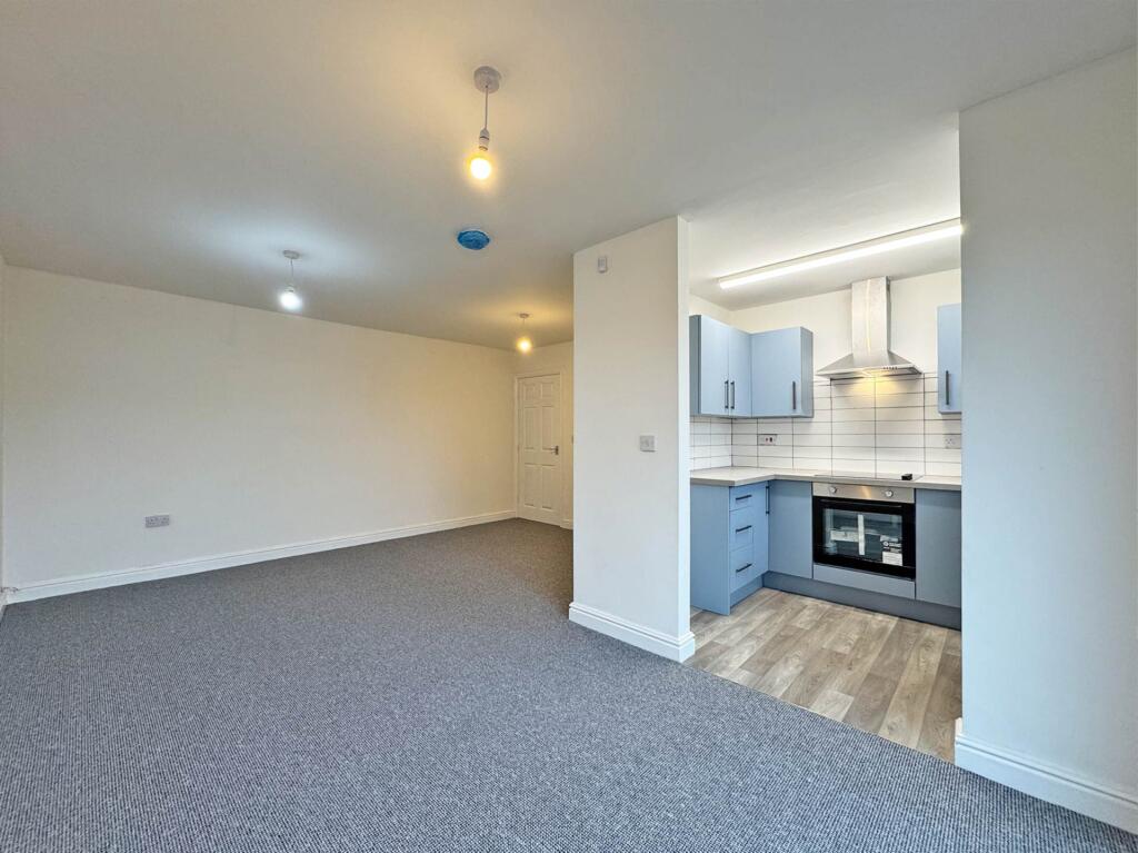 Sheard Court, Shaw photo 3