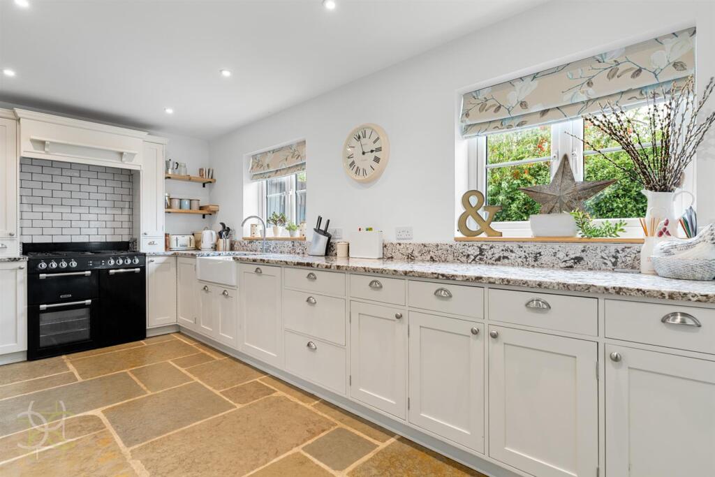 House in Worcester - View 5