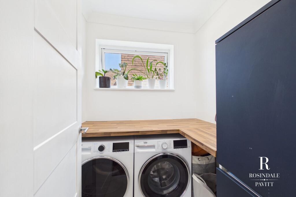 Apartment in Wallington - More