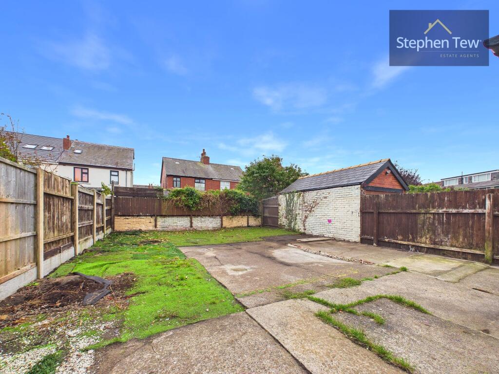 Woodstock Gardens, Blackpool, FY4 photo 4