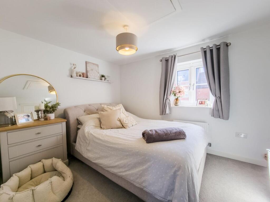 House in Towcester, West Northamptonshire - More
