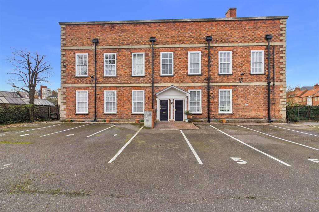 Main image of property: Balderton Gate, Newark