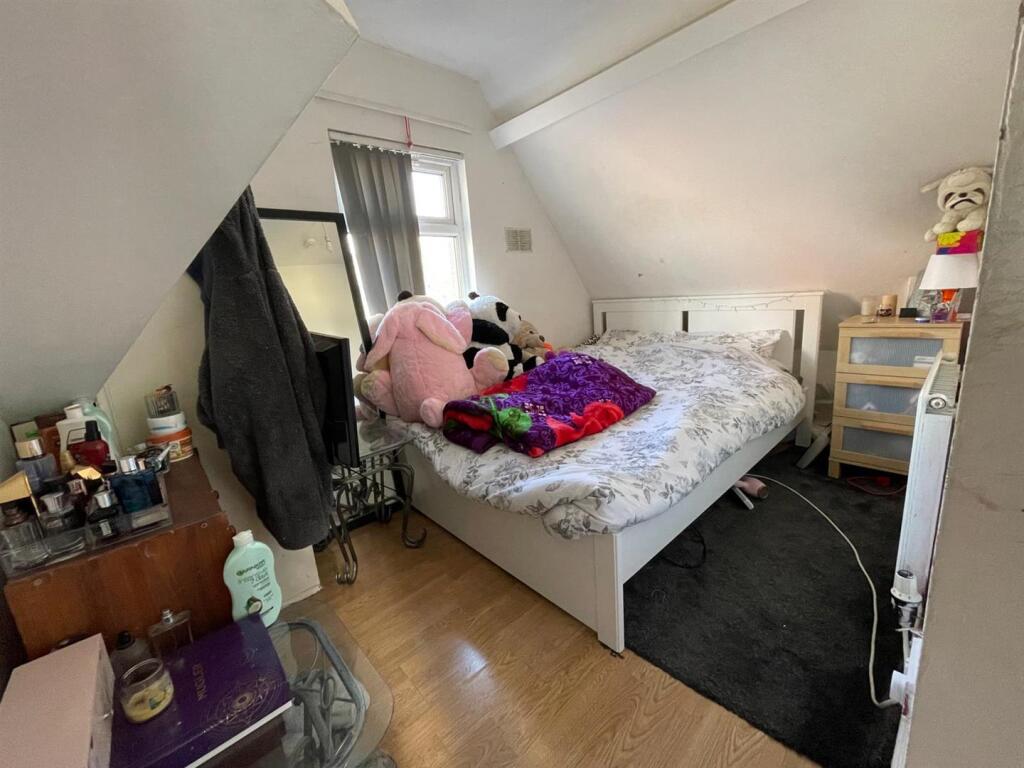 Apartment in Cardiff, Roath - View 5