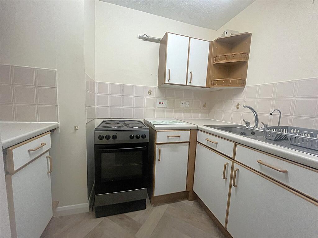 Lady Place Court, Alton, Hampshire, GU34 photo 4