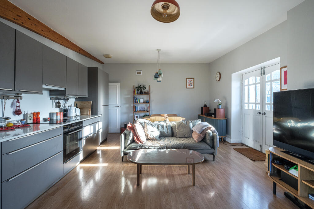 Main image of property: Temple Court, Stepney Green, E1