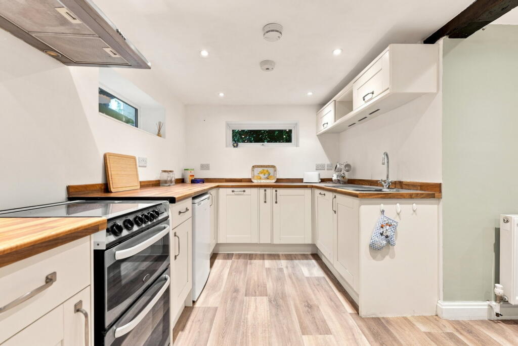 House in Derbyshire Dales, Darley Dale - More