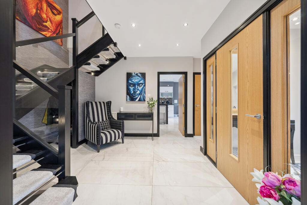 House in Glasgow, South Lanarkshire - More
