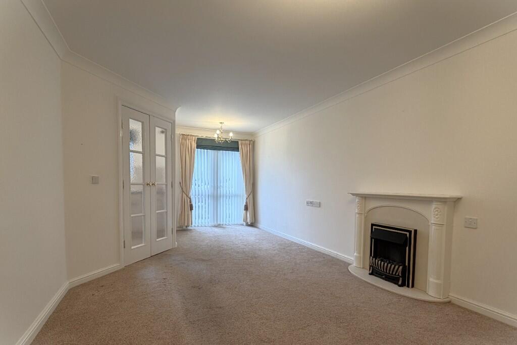 1-bed flat on 15 Fairways Court, Upgang Lane, Whitby, North Yorkshire, YO21, £140,000