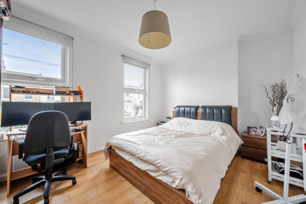 Evesham Road, Bounds Green, London, N11 - View 6