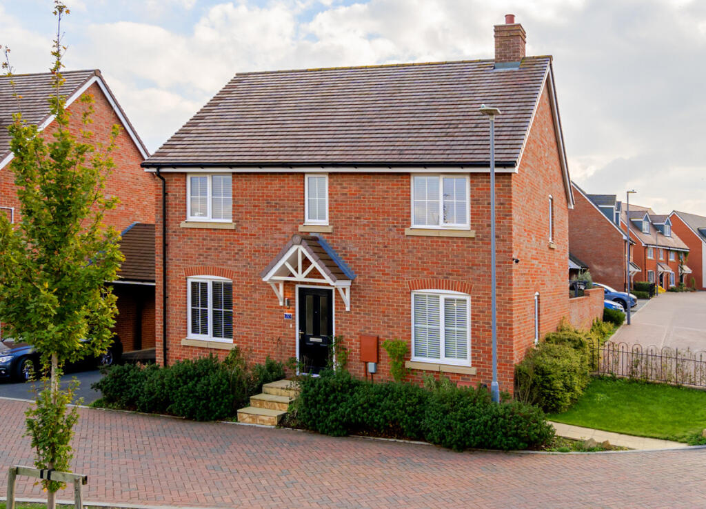 4-bed detached on Burgh Drive, Newton Leys Milton Keynes, MK3, £465,000