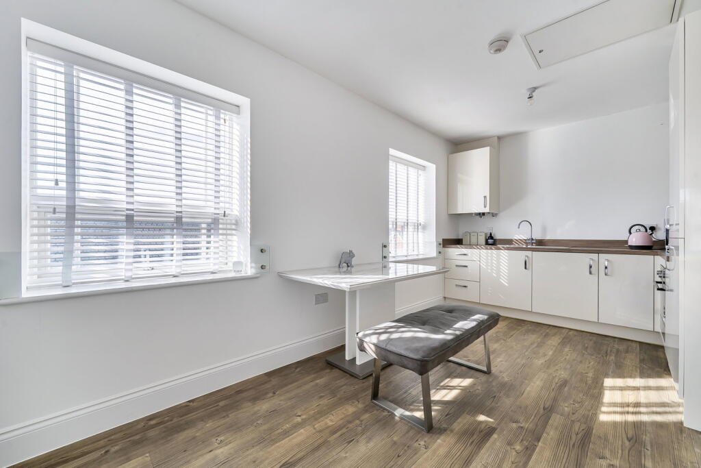 Apartment in Southampton - View 5