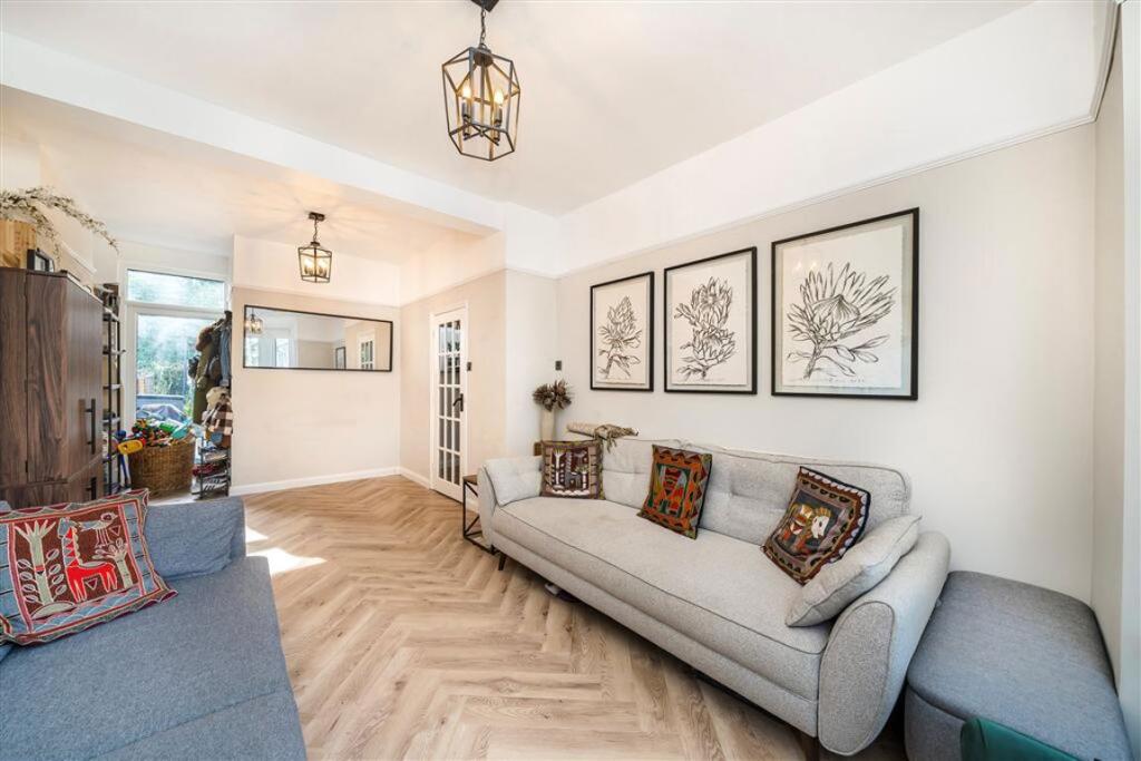 House in London, Blackheath Royal Standard, East Greenwich - View 4