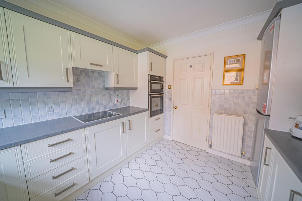 Riverside Drive, Solihull, B91 photo 3