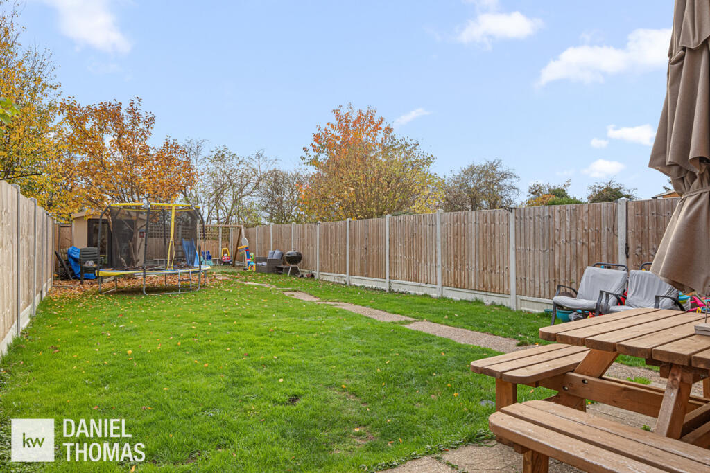 Beechfield Walk, Waltham Abbey, EN9 photo 4