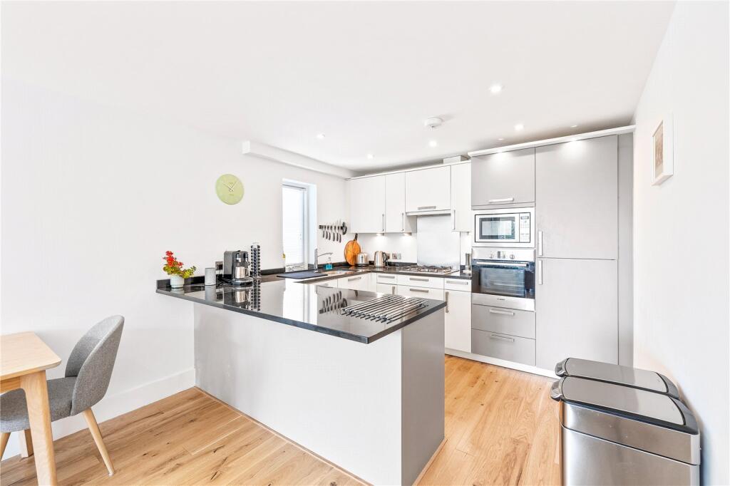 Apartment in Brighton - View 4