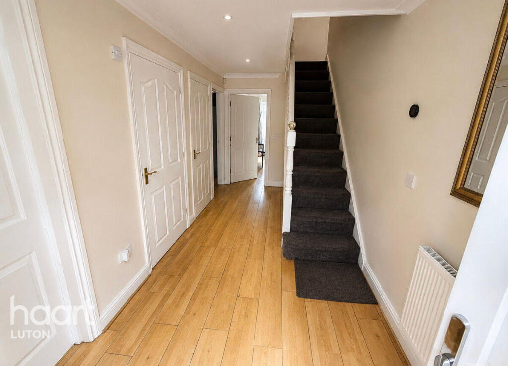 House in Luton, Biscot - View 3