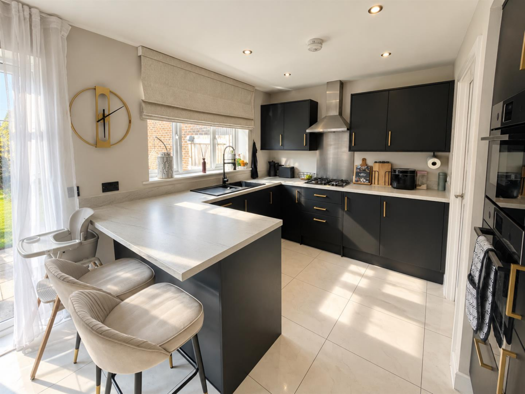Hay Meadow Avenue, Upton, Wirral photo 3