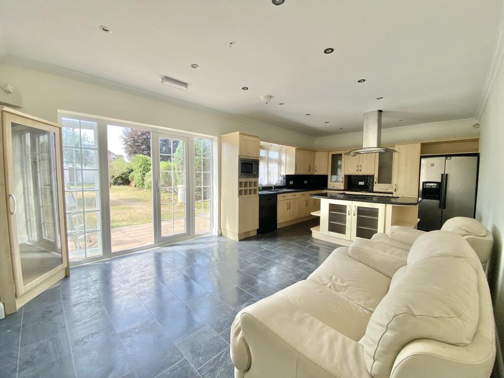 House in Thurrock, Essex - View 4