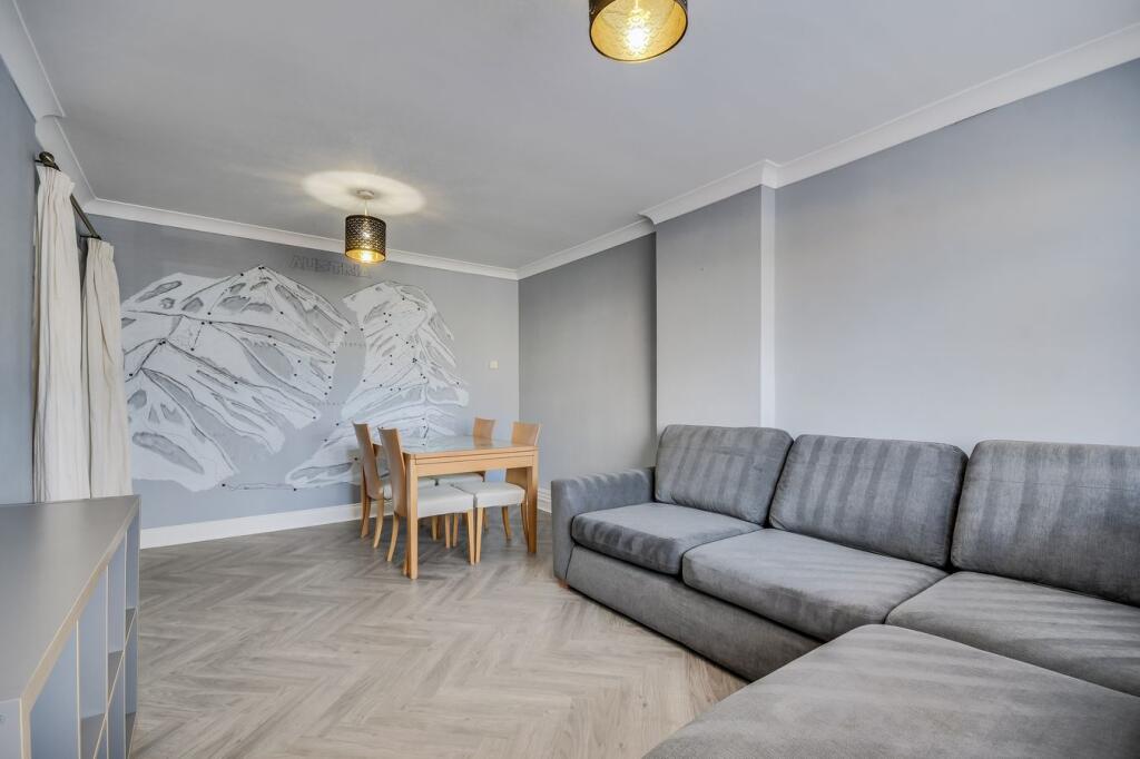 Apartment in Basildon, Billericay - View 4