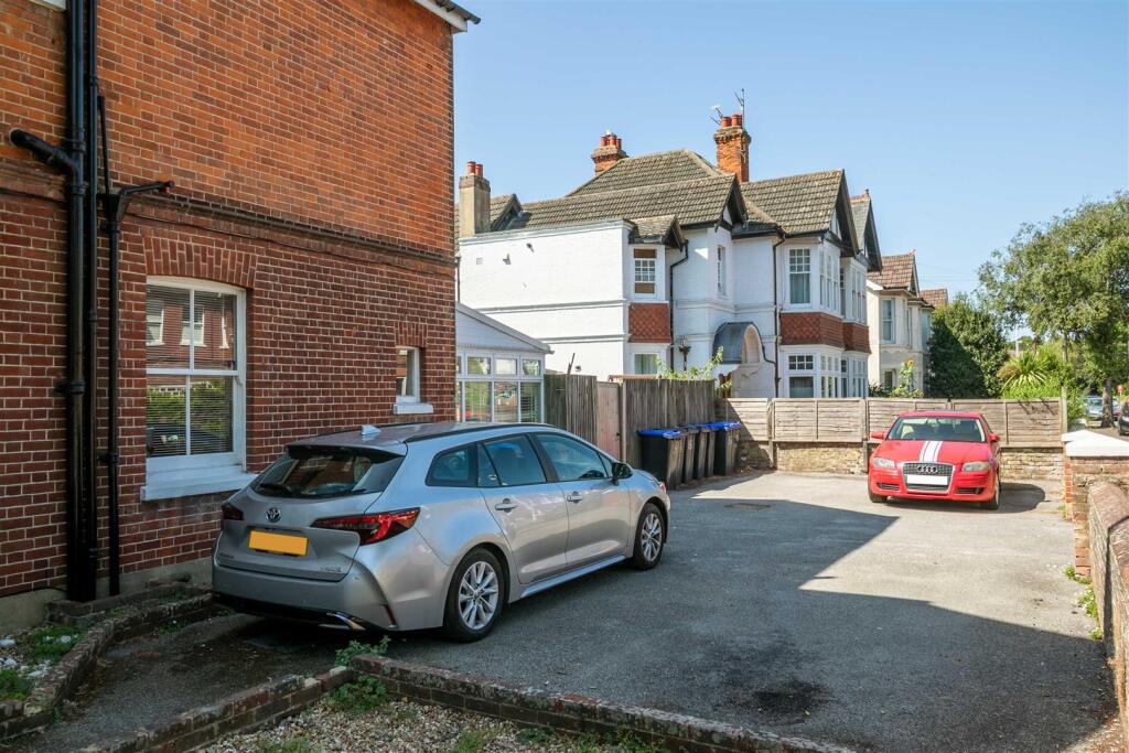 Converted First Floor Flat, Cowper Road, Worthing - View 6