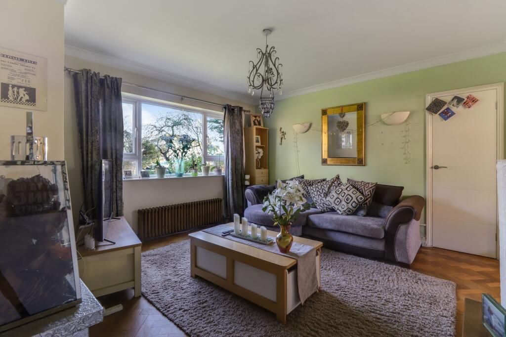 Bridge Road, East Molesey, KT8 photo 3